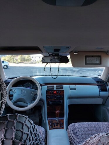 Mercedes E 240 2000, 300,000 km - 2.4 l - Qazax