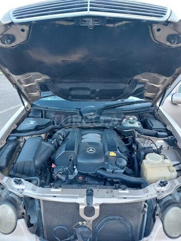 Mercedes E 240 2000, 300,000 km - 2.4 l - Qazax