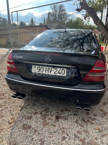Mercedes E 240 2004, 399,000 km - 2.6 л - Quba
