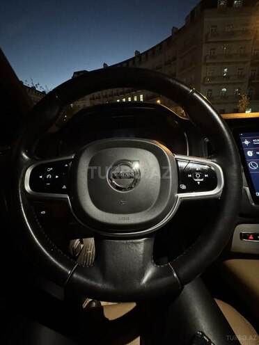 Volvo XC90-11