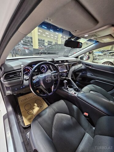 Toyota Camry-13