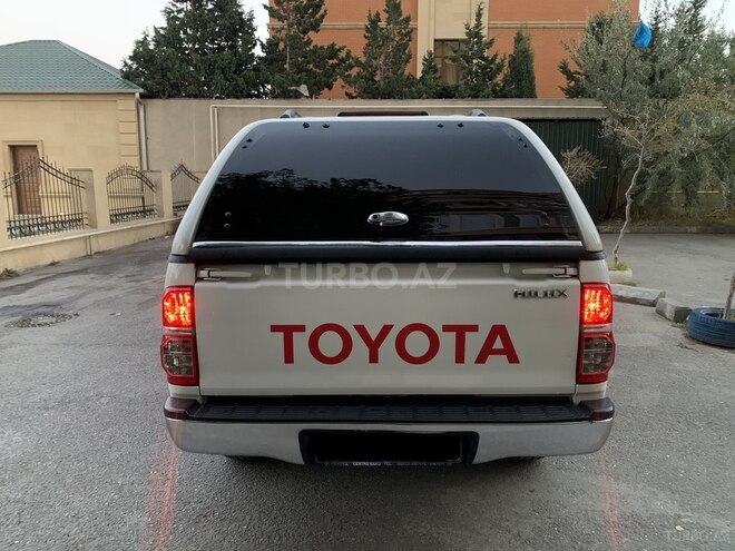 Toyota Hilux 2014, 170,000 km - 2.5 л - Bakı
