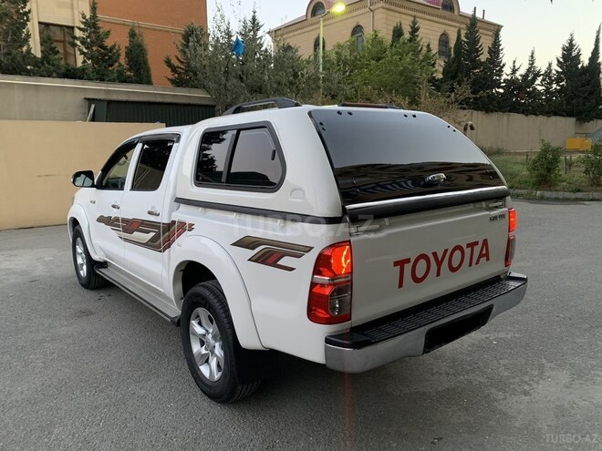 Toyota Hilux 2014, 170,000 km - 2.5 л - Bakı