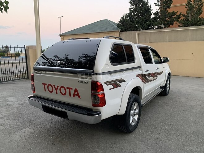 Toyota Hilux 2014, 170,000 km - 2.5 л - Bakı