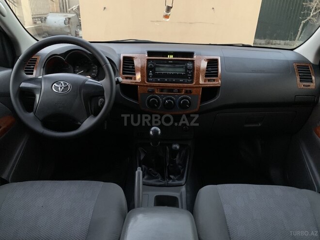 Toyota Hilux 2014, 170,000 km - 2.5 л - Bakı