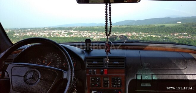 Mercedes C 200 1994, 50,000 km - 2.0 л - Quba