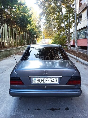 Mercedes E 220 1994, 296,500 km - 2.2 l - Bakı
