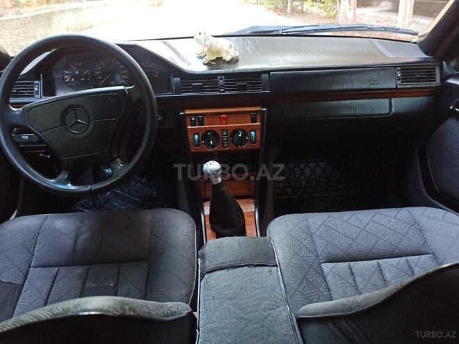 Mercedes E 220 1994, 296,500 km - 2.2 l - Bakı