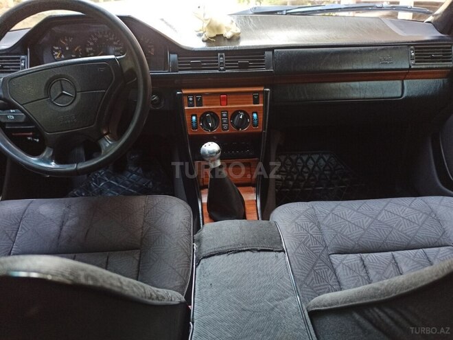 Mercedes E 220 1994, 296,500 km - 2.2 l - Bakı