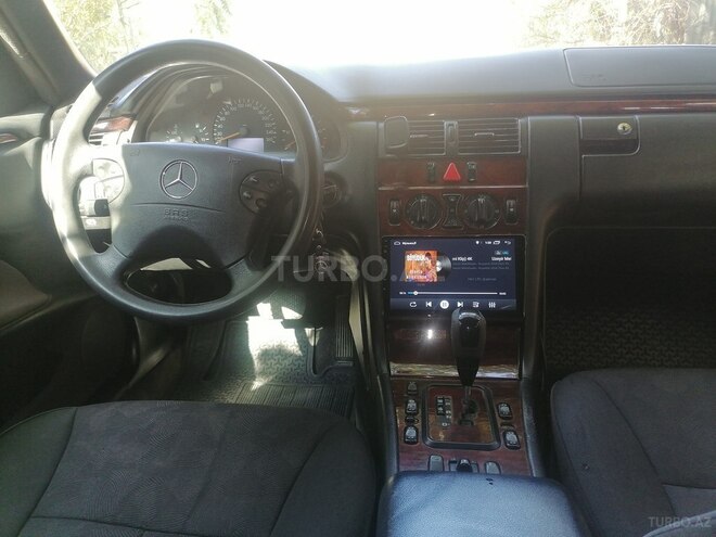 Mercedes E 220 2000, 199,000 km - 2.2 l - Bakı