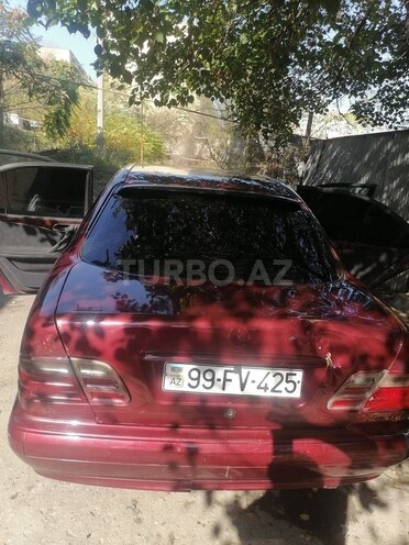 Mercedes E 220 2000, 199,000 km - 2.2 l - Bakı