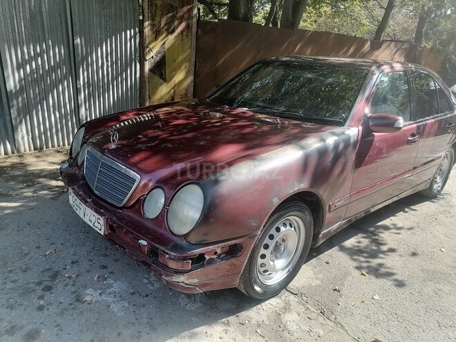 Mercedes E 220 2000, 199,000 km - 2.2 l - Bakı