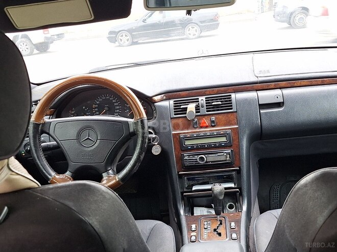 Mercedes E 320 1997, 282,000 km - 3.2 l - Bakı