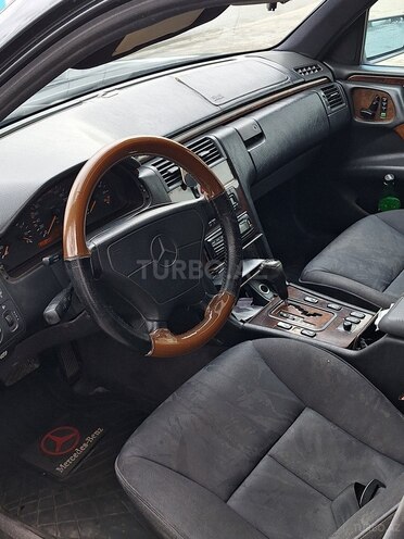 Mercedes E 320 1997, 282,000 km - 3.2 l - Bakı