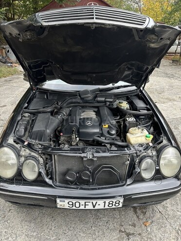 Mercedes E 240 2001, 365,000 km - 2.4 l - Qəbələ