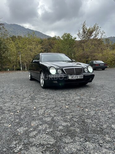 Mercedes E 240 2001, 365,000 km - 2.4 l - Qəbələ