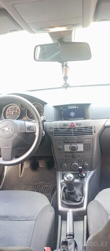 Opel Astra 2005, 273,000 km - 1.3 л - Qax