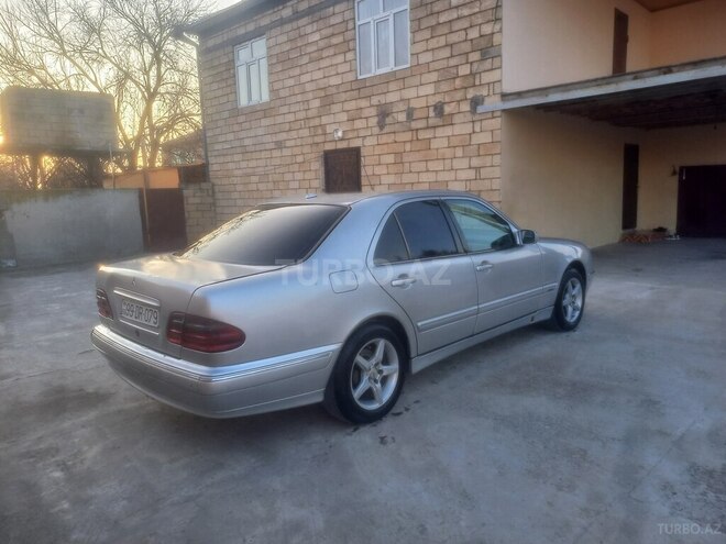 Mercedes E 220 d 2001, 650,000 km - 2.2 л - Saatlı