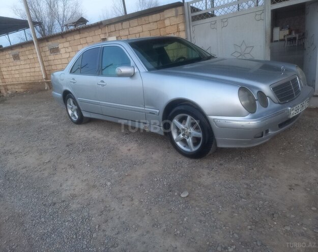 Mercedes E 220 d 2001, 650,000 km - 2.2 л - Saatlı