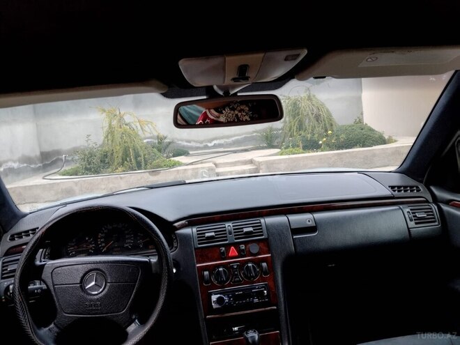 Mercedes E 200 1996, 280,000 km - 2.0 л - Şəmkir