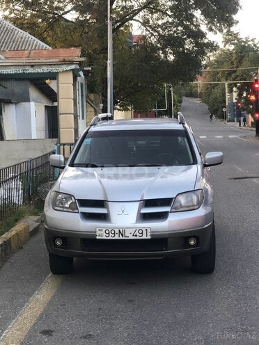 Mitsubishi Outlander 2004, 338,000 km - 2.4 л - Qusar