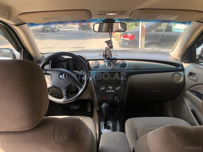 Mitsubishi Outlander 2004, 338,000 km - 2.4 л - Qusar
