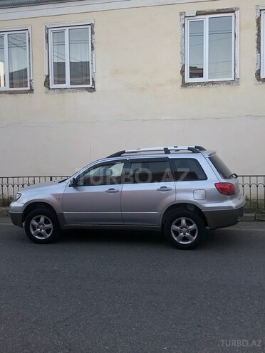 Mitsubishi Outlander 2004, 338,000 km - 2.4 л - Qusar