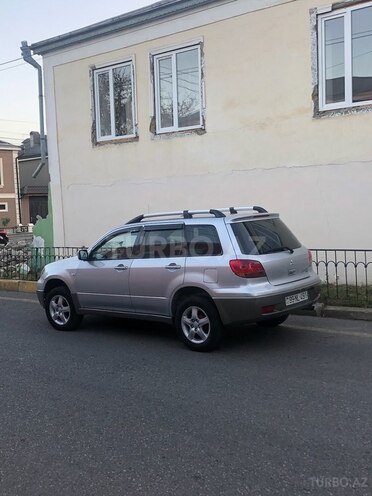 Mitsubishi Outlander 2004, 338,000 km - 2.4 л - Qusar