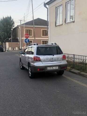 Mitsubishi Outlander 2004, 338,000 km - 2.4 л - Qusar