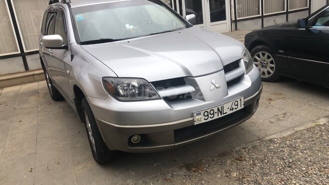 Mitsubishi Outlander 2004, 338,000 km - 2.4 л - Qusar