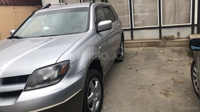 Mitsubishi Outlander 2004, 338,000 km - 2.4 л - Qusar