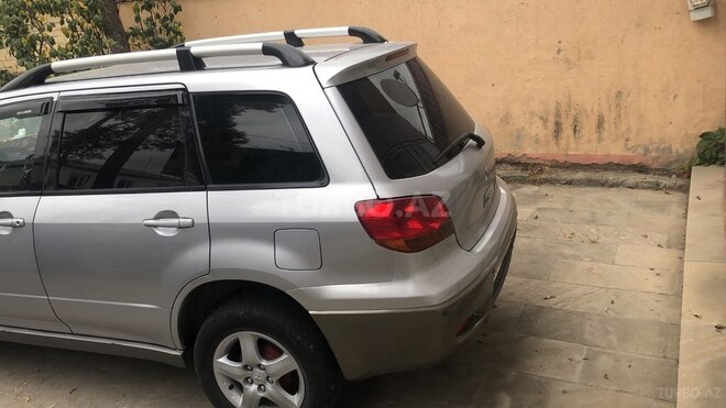 Mitsubishi Outlander 2004, 338,000 km - 2.4 л - Qusar