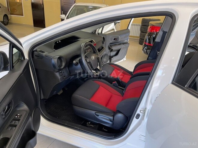 Toyota Aqua-16