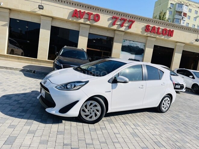 Toyota Aqua-5