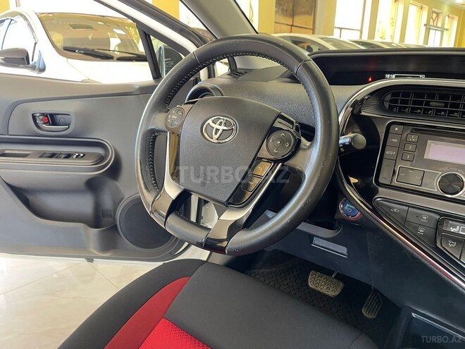 Toyota Aqua-9