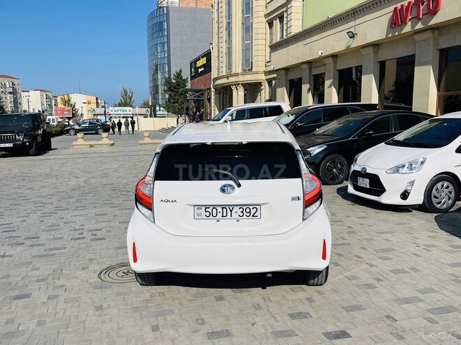 Toyota Aqua-7