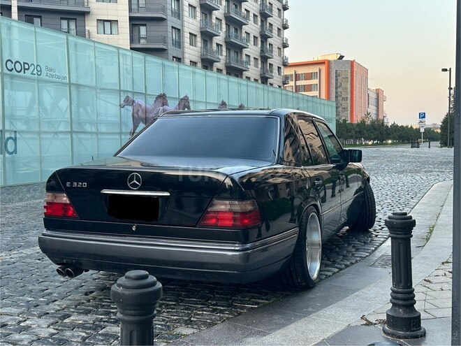 Mercedes E 320 1994, 256,000 km - 3.2 л - Bakı