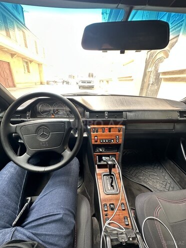 Mercedes E 320 1994, 256,000 km - 3.2 л - Bakı