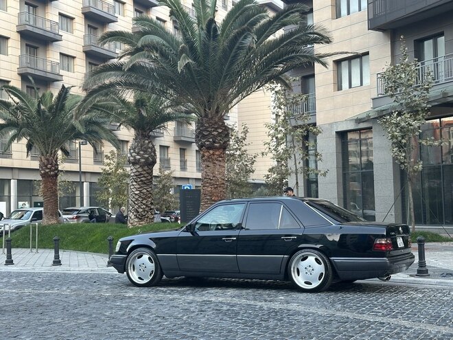 Mercedes E 320 1994, 256,000 km - 3.2 л - Bakı