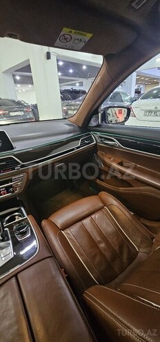 BMW 750-19