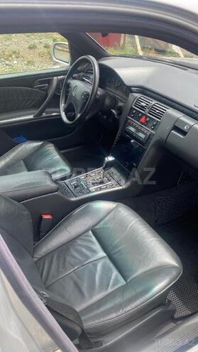 Mercedes E 270 2001, 400,000 km - 2.7 l - Bakı