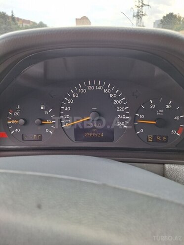 Mercedes E 220 d 2000, 299,000 km - 2.2 l - Bakı