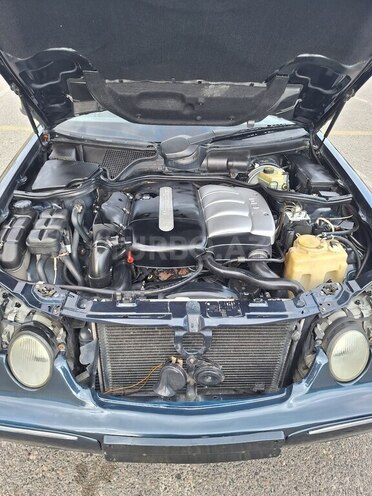 Mercedes E 220 d 2000, 299,000 km - 2.2 l - Bakı