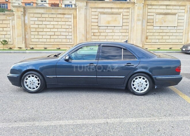 Mercedes E 220 d 2000, 299,000 km - 2.2 l - Bakı