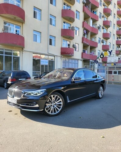 BMW 750 2015, 197,000 km - 4.4 l - Bakı