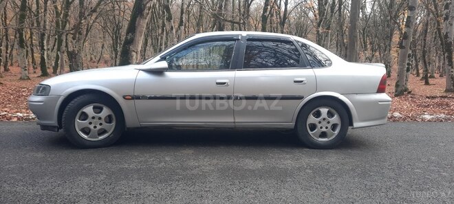 Opel Vectra 1998, 190,000 km - 2.0 l - Quba