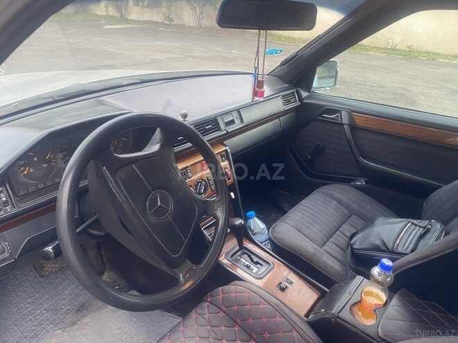 Mercedes E 220 1993, 389,000 km - 2.2 l - Bakı