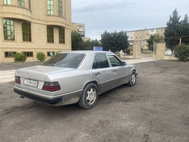 Mercedes E 220 1993, 389,000 km - 2.2 l - Bakı