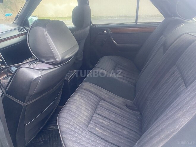 Mercedes E 220 1993, 389,000 km - 2.2 l - Bakı