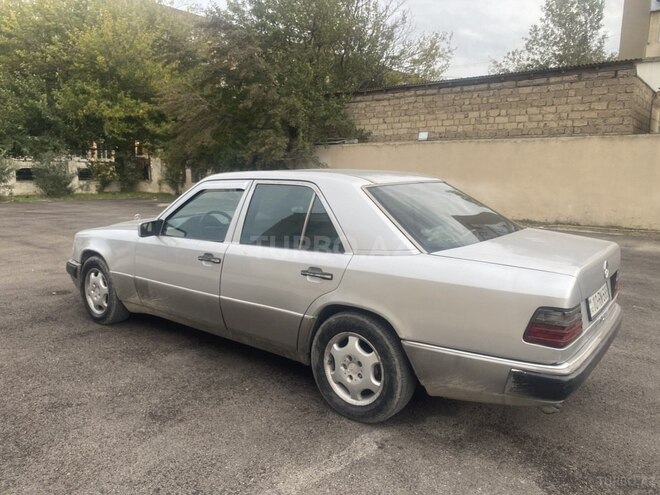 Mercedes E 220 1993, 389,000 km - 2.2 l - Bakı